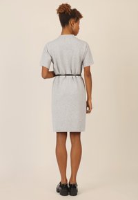 Apart WITH GÜRTEL - Strickkleid - graumeliert
