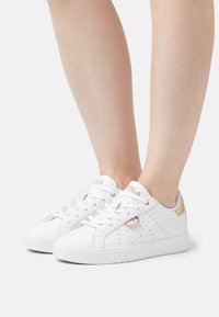 Fila LUSSO - Sneakers - white/gold
