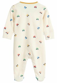 Tutina per neonati di colore crema con maniche lunghe, gambe con piedi e stampa di trattori multicolori sparsi, con rifinitura gialla sul collo.