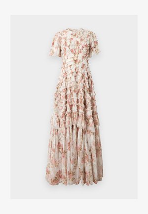 Λευκό φόρεμα μέχρι το πάτωμα με ροζ και μπεζ floral μοτίβο, κοντά φουσκωτά μανίκια και υφασμάτινες, μαζεμένες βολάν σε όλο το φόρεμα.