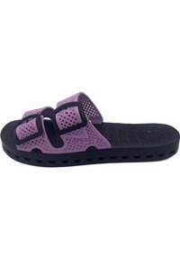 Sandali slide open-toe con una parte superiore lilla caratterizzata da un design perforato e doppie cinghie regolabili. Suola in gomma nera con superficie testurizzata.