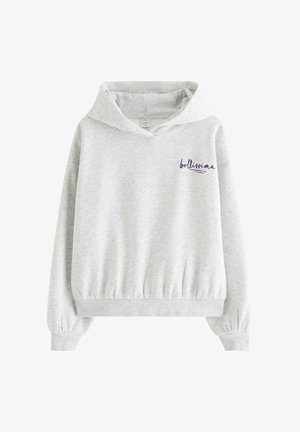 Sweat à capuche gris clair avec ourlet et poignets froncés, présentant le texte brodé "bellissima" en bleu marine et rose. Texture de tissu douce.