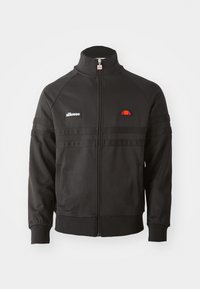 Czarna sportowa kurtka z zamkiem błyskawicznym, z wysokim kołnierzem, ściągaczami na mankietach oraz małymi naszywkami logo ellesse na klatce piersiowej i suwaku.
