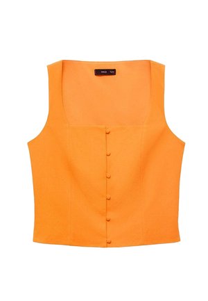 Top sans manches orange en matériau texturé avec un décolleté carré et une fermeture à boutons sur le devant comportant six boutons.