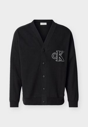 Cardigan noir boutonné avec manches longues et logo "cK" brodé en blanc sur le côté gauche de la poitrine.