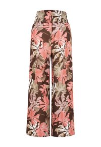 Pantalon à jambes larges avec taille élastiquée, présentant un imprimé floral tropical rose, beige et blanc sur fond marron.