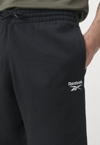 Reebok IDENTITY SMALL LOGO - Sporta šorti - black