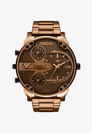 Bronzefarbene Diesel-Uhr mit drei Unterzifferblättern, strukturiertem braunem Ziffernblatt, auffälligen Ziffern und einem Metallarmband. Wasserdicht bis 3 bar.