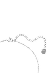 Sølv halskæde kæde med lås og en justerbar kædeforlængelse, der ender med en lille hexagonal charm med en indgraveret svane.