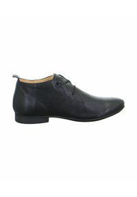 Schwarzer Lederschuh mit schlankem Design, spitzer Zehenform und minimaler Schnürung. Verfügt über einen niedrigen Absatz und eine glatte Textur.