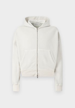 Hoodie court en coton doux de couleur gris clair. Caractéristiques : fermeture éclair à l'avant, deux poches avant, poignets côtelés et capuche avec cordon de serrage.
