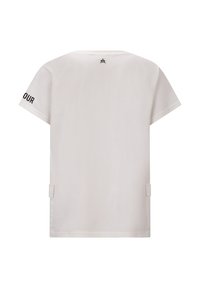 T-shirt bianco a maniche corte con scollatura rotonda, fessure laterali e testo nero "OUR" sulla manica sinistra. Tessuto morbido e vestibilità casual.