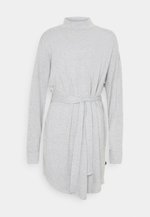 Noisy May NMSIESTA O NECK DRESS - Vestido de punto - medium grey Noisy May NMSIESTA O NECK DRESS - Vestido de punto - medium grey