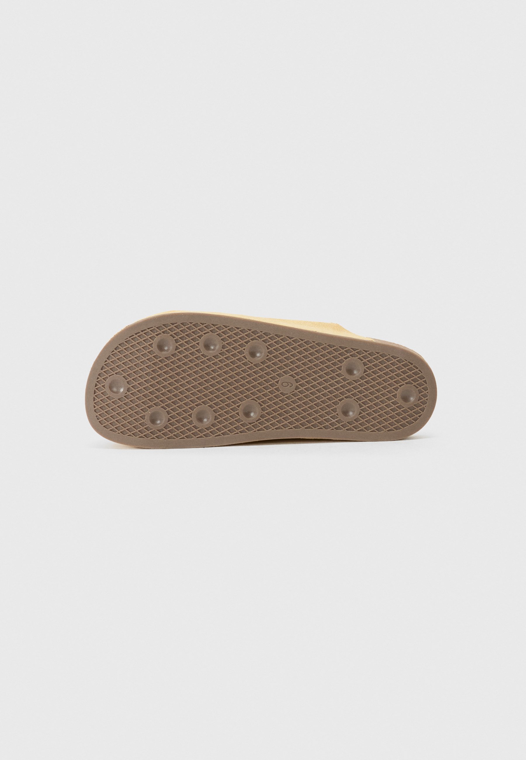 adidas Originals ADIMULE UNISEX - Kapcie/złoty - Zalando.pl