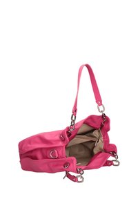 Roze leren schoudertas met zilverkleurige accenten, voorzien van dubbele handgrepen en een ruim interieur met beige voering en een ritssluitingvak.