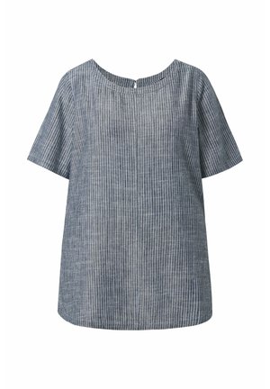 Graue Kurzarmbluse mit vertikal verlaufenden dünnen weißen Streifen, rundem Ausschnitt und kleinem Knopfverschluss hinten.