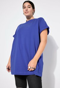 Studio Untold LONGLINE - Jednoduché tričko - blue violet