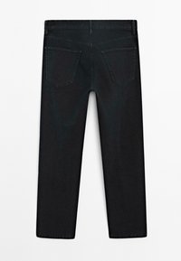 Pantaloni in denim nero con design a gamba dritta, due tasche posteriori con una leggera forma a diamante e una finitura pulita e senza decorazioni.