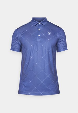 Polo de culoare albastră, cu mâneci scurte. Fabricat dintr-un material neted, are un model rombic cu cusături albe, placket cu două butoane și logo.