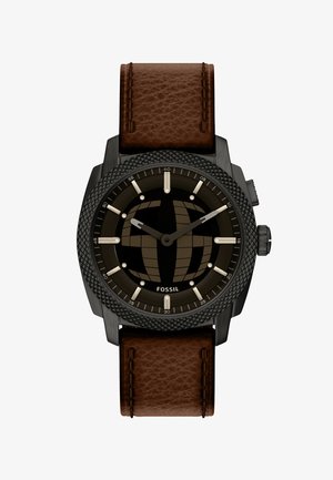 Herenhorloge van Fossil met een zwarte, textuurbezel, een donkerwijzerplaat met geometrisch patroon, zilverkleurige uurmarkeringen en een bruine leren horlogeband met stiksel.