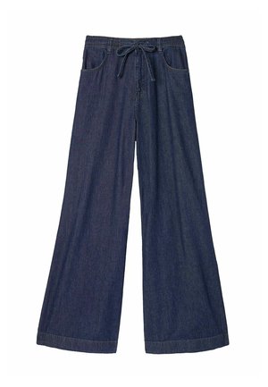 Pantalones de mezclilla de pierna ancha en azul oscuro, con cintura ajustable con cordón, dos bolsillos delanteros y un acabado limpio en el dobladillo. Tela suave y texturizada.