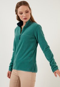 LELA HIGH COLLAR - Pulover iz flisa - light green