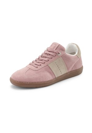 Rosa Wildleder-Sneaker mit beiger Seitenstreifen, Schnürsenkelverschluss, gepolstertem Innenfutter und brauner, strukturierter Gummisohle.