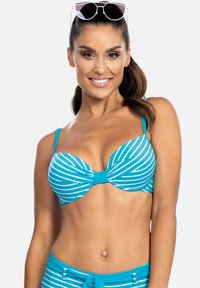 Niebieski i biały kostium kąpielowy w paski z skręconym przodem, regulowanymi cienkimi ramiączkami i gładką fakturą. Uzupełniony detalem w postaci kokardy na środku.