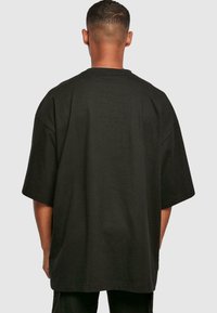 Merchcode NEW YORK WORDING HUGE TEE - T-shirts print - black