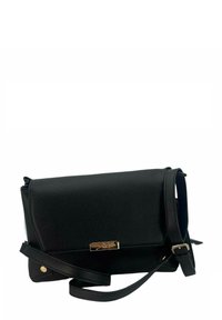 Borsa a tracolla in pelle nera con design strutturato, patta frontale, hardware dorato e tracolla regolabile. Finitura testurizzata e dettagli minimalisti.