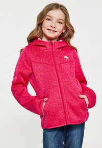 Fleece bunda v jasne ružovej farbe so zipsom vpredu, kapucňou a dvojitými bočnými vreckami. Vyznačuje sa textúrovaným dizajnom a malým bielym logom na hrudi.