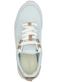 Light blue sneaker with mesh fabric, suede accents, and white laces. Lightweight design with beige sole and logo on tongue.