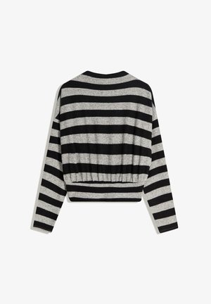 Dlhý rukáv cropovaný sveter s čiernymi a sivými vodorovnými pásmi a elastickým pásom, zobrazený zozadu.