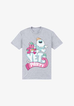 Szary T-shirt z postaciami z kreskówek: różowy niedźwiedź i niebieski yeti, w zimowych czapkach, z napisem "YETI TO PARTY" w odważnym różowym i lodowobłękitnym kolorze.