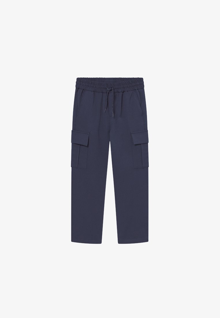 Námořnické cargo kalhoty s elastickým pasem, stahovací šňůrkou a dvěma bočními cargo kapsami. Hladká textura látky. Rovnoběžný střih nohavic.