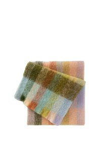 Couverture en laine aux teintes pastel présentant un motif à carreaux avec des carrés verts, bleus, orange et violets. Texture douce avec un aspect chaud.
