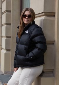 The North Face PLUS 1996 RETRO NUPTSE JACKET - Casaco de penas - black