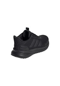Schwarzer Sportschuh, leichtes Mesh-Obermaterial, strukturierte Sohle, markantes Drei-Streifen-Design, gepolsterter Kragen, Zuglasche an der Ferse, flexible Konstruktion.