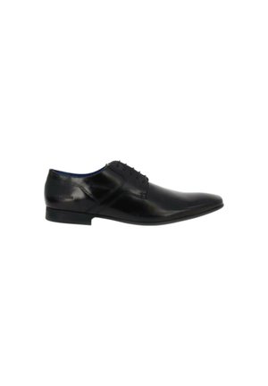 Chaussure habillée pour homme en cuir noir poli, à laçage fermé et petit talon, présentée en profil sur fond blanc.
