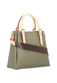 Sac à main en cuir vert avec des anses crème, une bandoulière brune réglable et des finitions dorées. Présente un design structuré et des détails de couture extérieure.