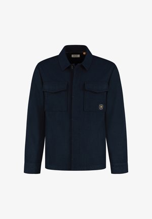 Temno modra srajca na gumbe iz teksturirane tkanine z dvema žepoma na prsih in zelenim šivom. Ima klasičen ovratnik in oznako blagovne znamke.