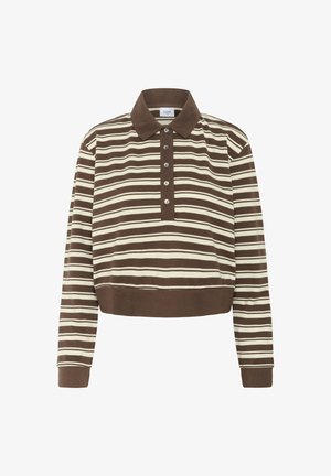 Hnedobéžový prúžkovaný polo sveter s dlhým rukávom, s gombíkovou légou a rebrovanými manžetami a lemom, izolovaný na bielom pozadí.