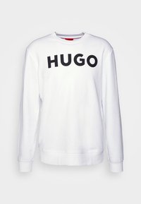 Sudadera blanca de manga larga, con un gran logo negro "HUGO" en el pecho. Material de algodón con un cuello redondo.
