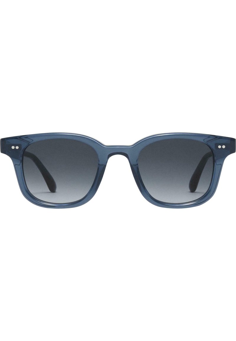 Ochelari de soare cu un cadru rectangular din plastic de culoare bleumarin, lentile gri cu un gradient, accente subtile din metal argintiu pe timpă.
