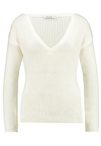 Hvid strikket sweater med lange ærmer og dyb V-hals, med ribbet tekstur og et NA-KD brandmærke.