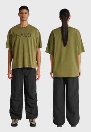 UNIFORM BOXY  - T-shirt print - olive drab