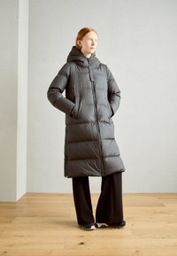 Marc O'Polo PUFFER COAT WITH HOOD SIDE SLITS WITH ZIPPER WELT POCKETS BACKPACK BELTS - Dūnu mētelis - light graphite