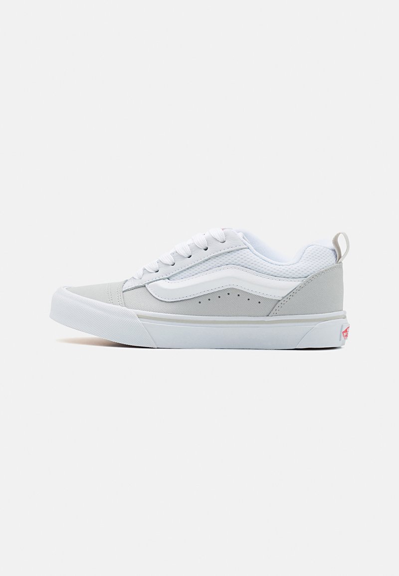 Vans - KNU SKOOL UNISEX - Skateschuh - white/red, Vergrößern