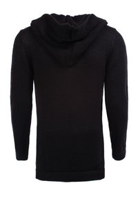 Sort strikket hoodie med lange ærmer, en tyk hætte og en ribbet kant. Stoffet ser blødt ud med et struktureret mønster over det hele.