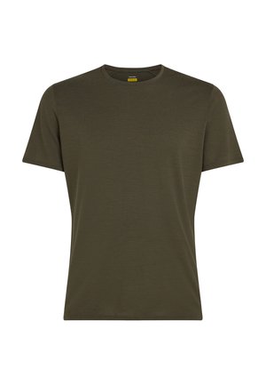 Effen donkerolijfgroene korte mouw T-shirt met ronde hals en subtiele textuur, afgebeeld op een witte achtergrond.